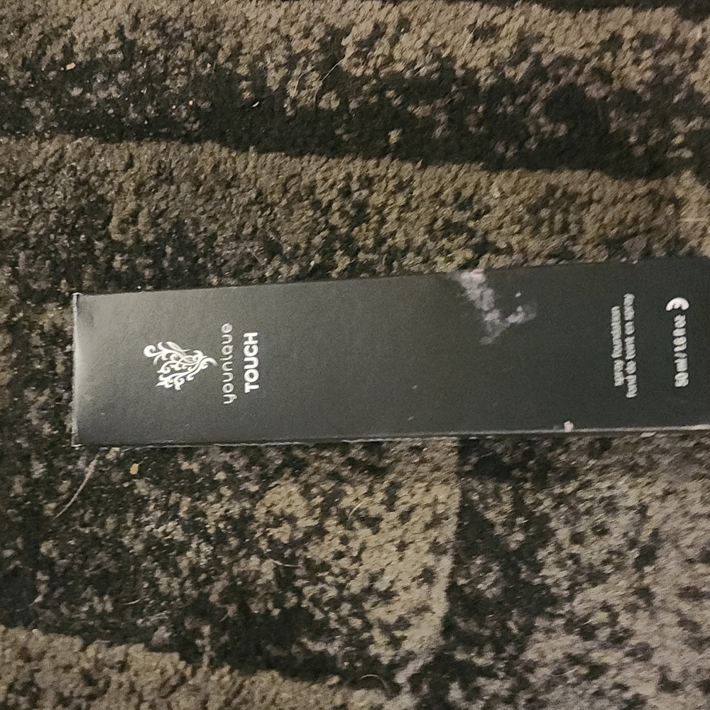 Younique spray fountain **scarlet**